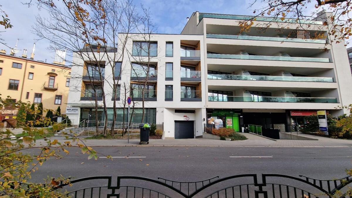 Apartment Family With 2 Bedrooms, Huge Balcony, Free Parking, 10 Minutes Walk To Main Square And Kazimierz District Krakau