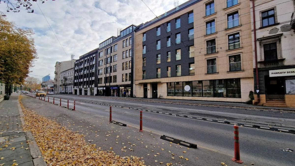 Family With 2 Bedrooms, Huge Balcony, Free Parking, 10 Minutes Walk To Main Square And Kazimierz District *