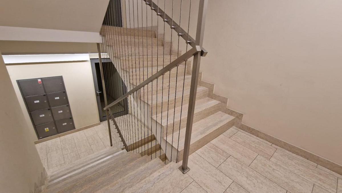 Apartment Family With 2 Bedrooms, Huge Balcony, Free Parking, 10 Minutes Walk To Main Square And Kazimierz District