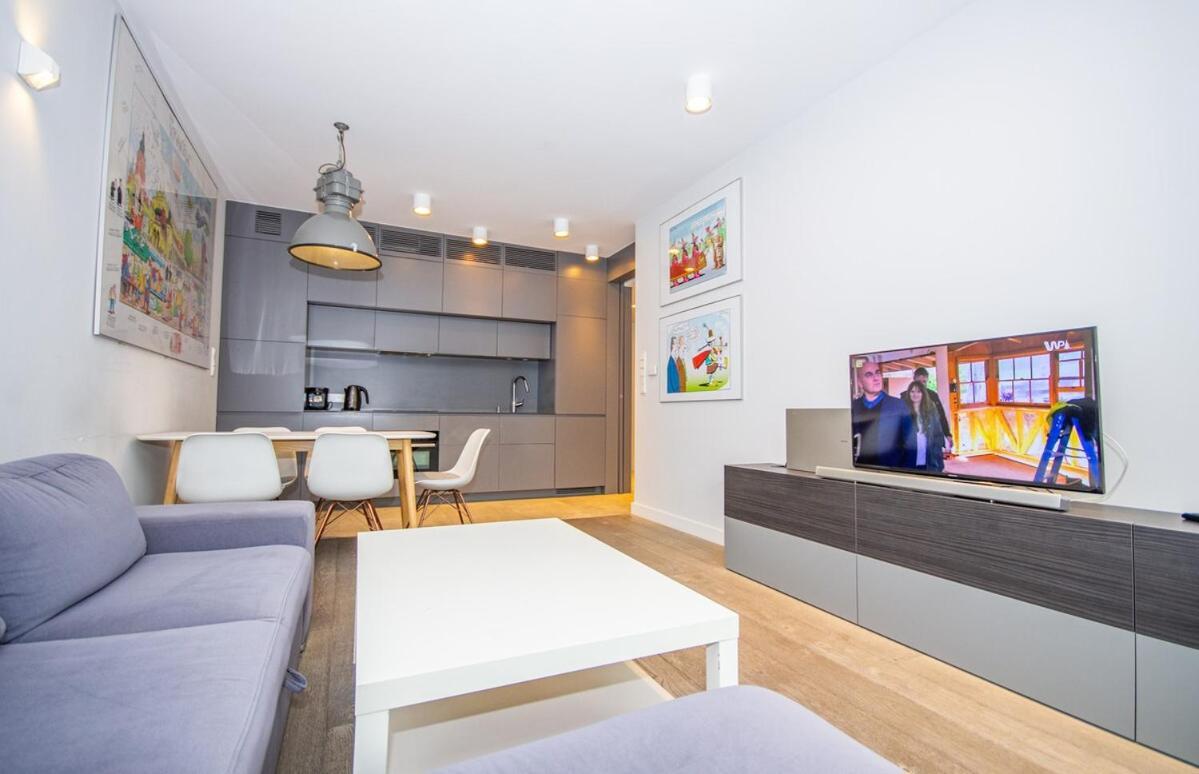 Family With 2 Bedrooms, Huge Balcony, Free Parking, 10 Minutes Walk To Main Square And Kazimierz District Apartment Krakau