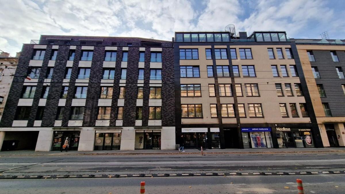 Family With 2 Bedrooms, Huge Balcony, Free Parking, 10 Minutes Walk To Main Square And Kazimierz District *