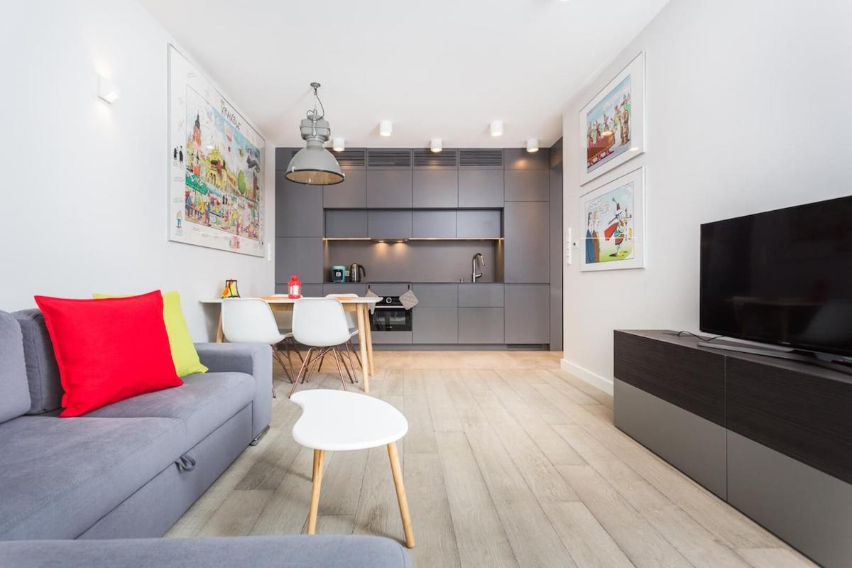 Family With 2 Bedrooms, Huge Balcony, Free Parking, 10 Minutes Walk To Main Square And Kazimierz District * Krakau