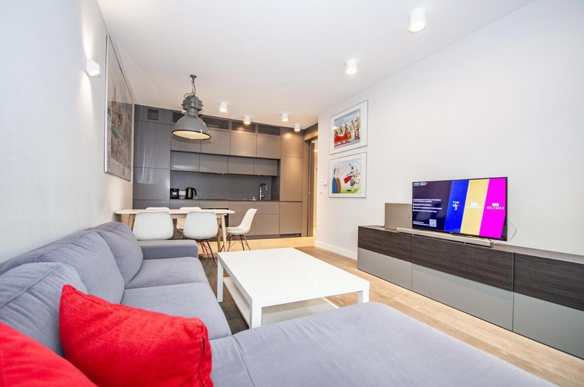 Family With 2 Bedrooms, Huge Balcony, Free Parking, 10 Minutes Walk To Main Square And Kazimierz District Apartment *