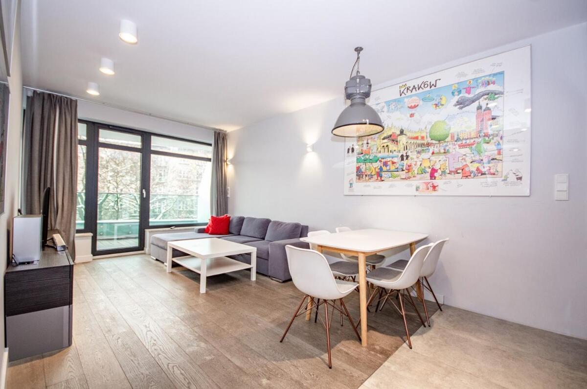 Family With 2 Bedrooms, Huge Balcony, Free Parking, 10 Minutes Walk To Main Square And Kazimierz District