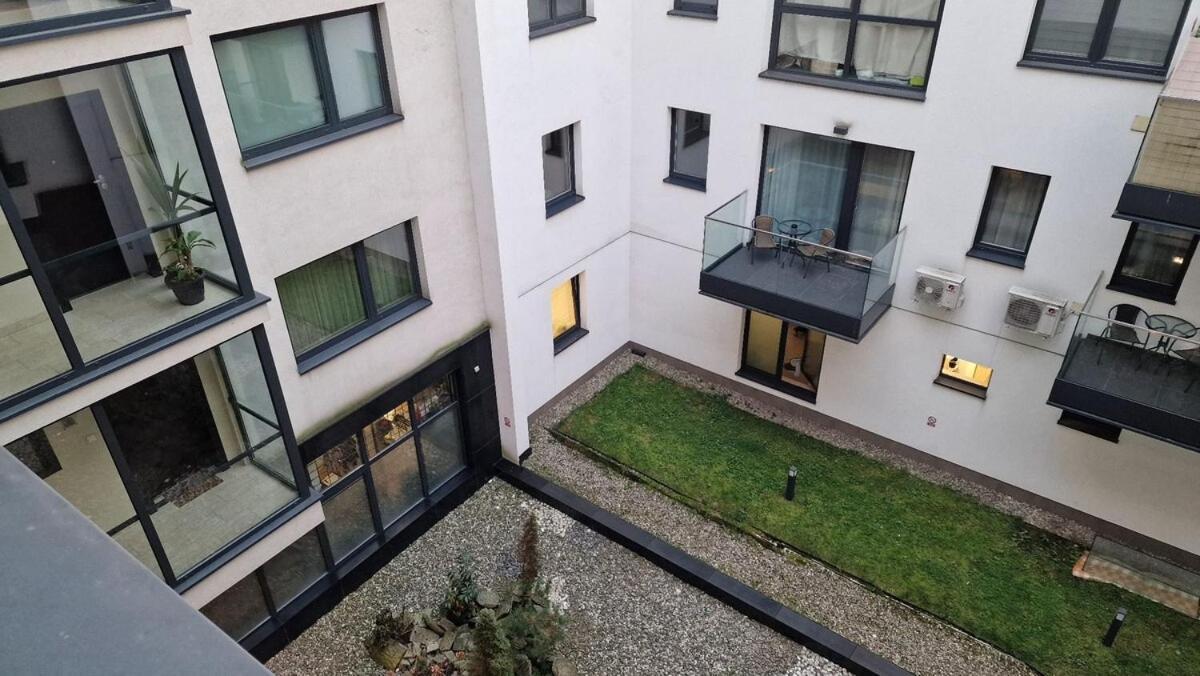Apartment Family With 2 Bedrooms, Huge Balcony, Free Parking, 10 Minutes Walk To Main Square And Kazimierz District Krakau