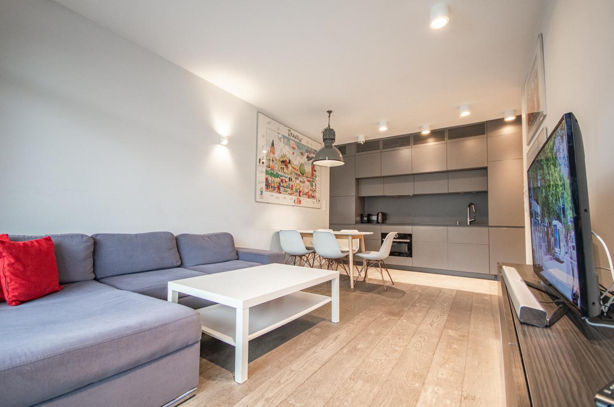 Family With 2 Bedrooms, Huge Balcony, Free Parking, 10 Minutes Walk To Main Square And Kazimierz District Apartment